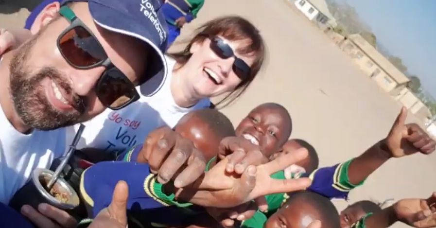 Tanzania. Uno de los colaboradores de Movistar viajó al país africano para hacer tareas de voluntariado.