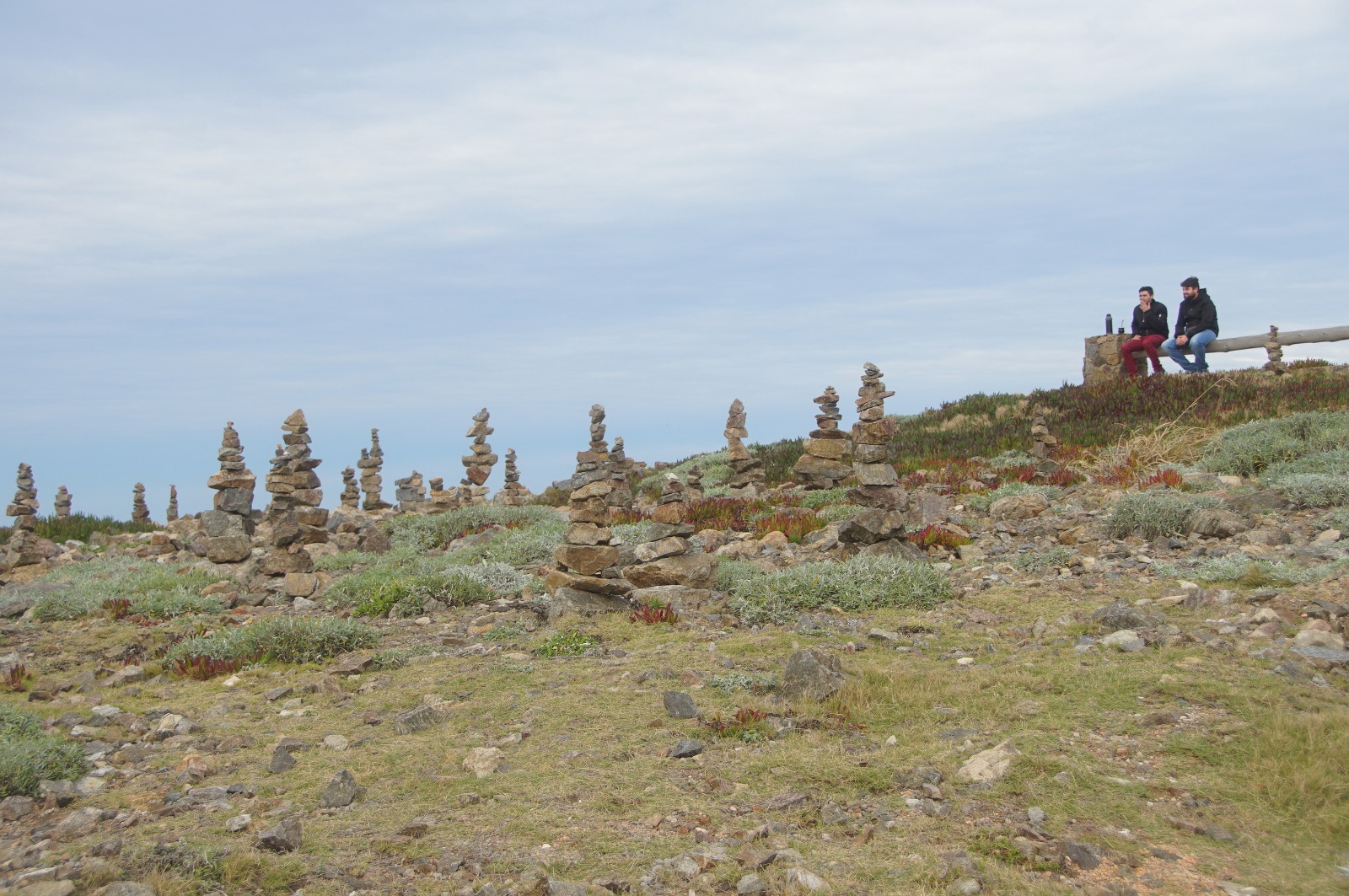 En Punta del Este aparecieron torres de piedras. Foto: Ricardo Figueredo