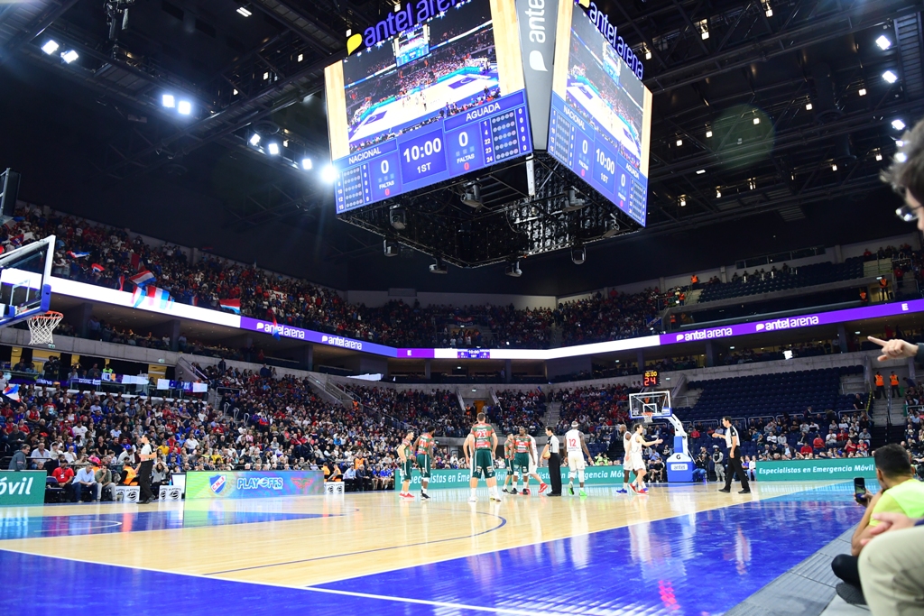 La quinta seminfinal entre Aguada y Nacional que se jugó en el Antel Arena. Foto: Gerardo Pérez.