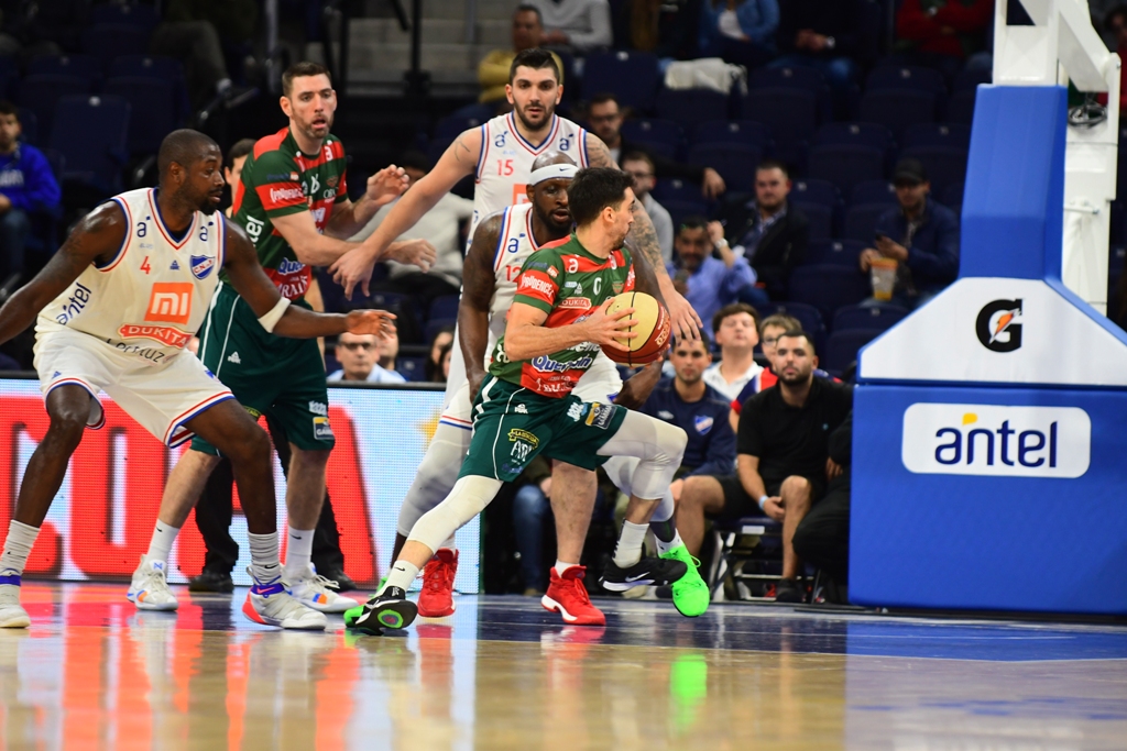 La quinta seminfinal entre Aguada y Nacional que se jugó en el Antel Arena. Foto: Gerardo Pérez.
