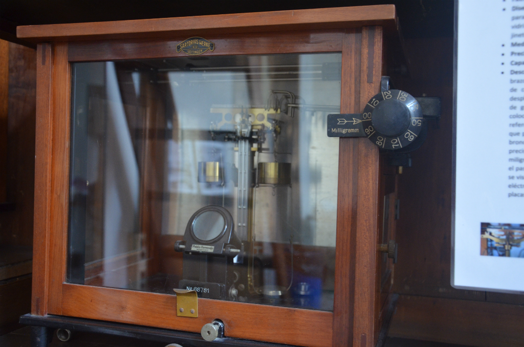 Los funcionarios recolectaron objetos de finales del siglo XIX y principios del siglo XX para montar la colección, Foto: Facultad de Química