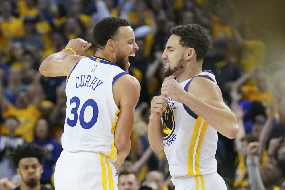 Klay Thompson y Stephen Curry celebran el triunfo