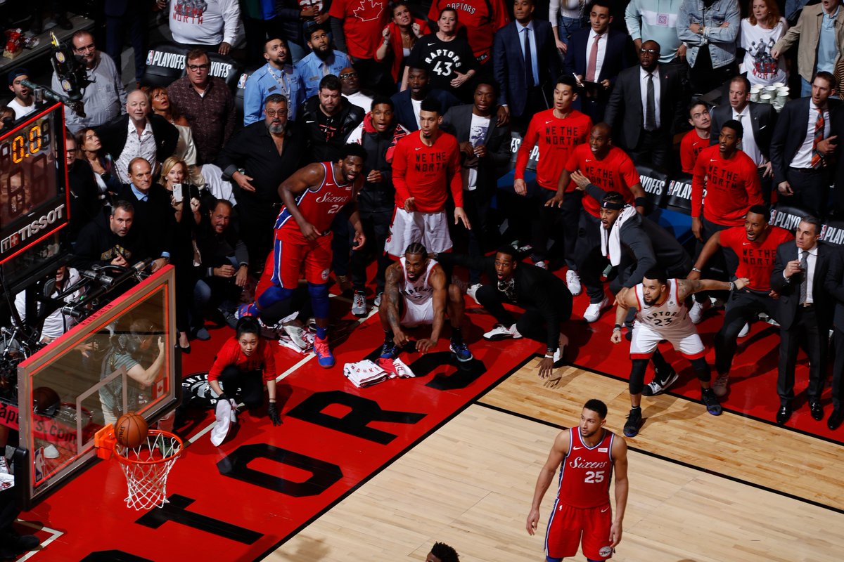 ¿La foto del año en la NBA? Un punto increíble de Kawhi Leonard. Foto: @Raptors