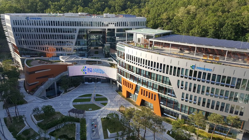 Startup Campus. El complejo, donde está instalado Born2Global, forma parte del polo emprendedor de la localidad de Pangyo. Esa zona genera ingresos por US$ 70.000 millones.