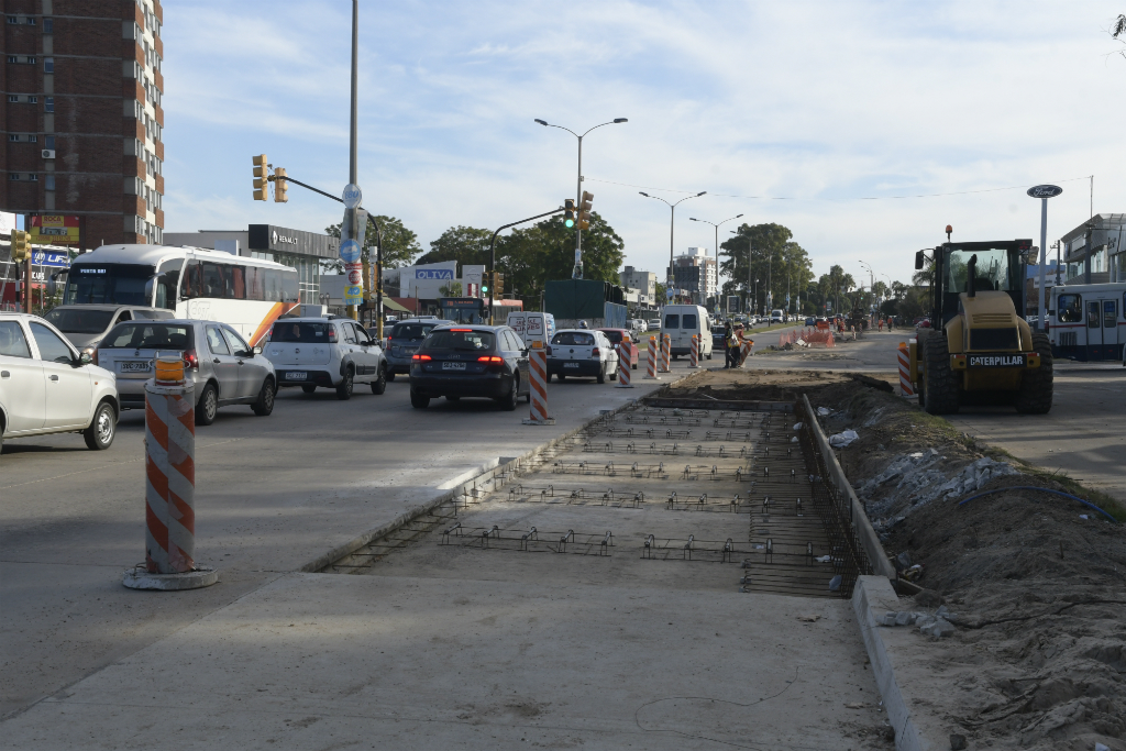 Obra vial por ensanchamiento de Avenida Italia. Foto: Marcelo Bonjour