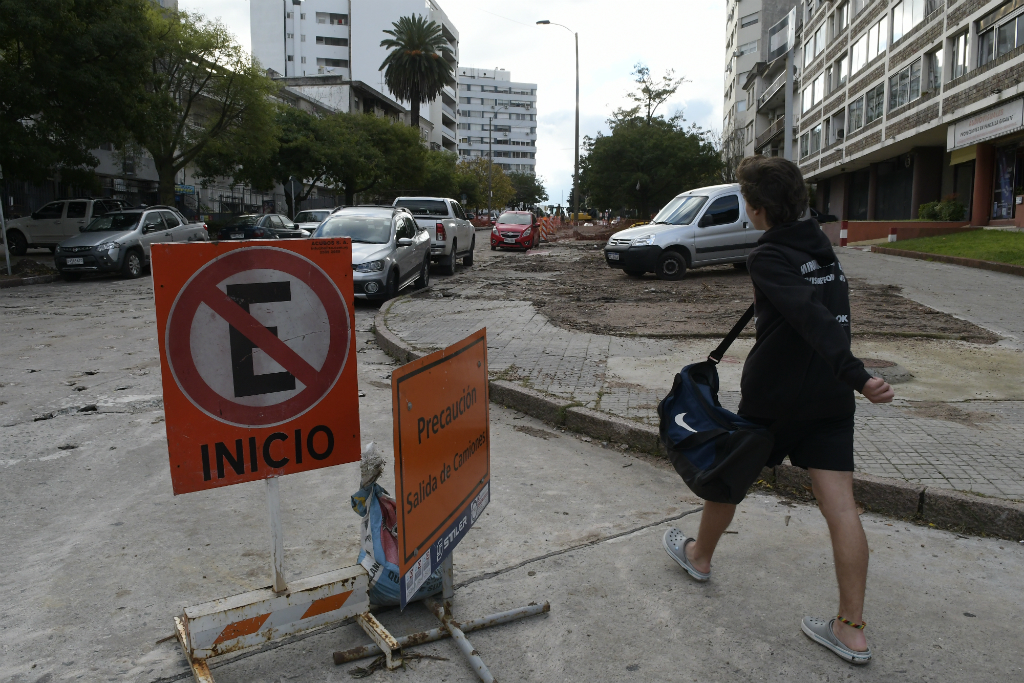 Obras de vialidad en la calle Manuel Albo previas a la contruccion del tunel de Avenida Italia. Foto: Leonardo Mainé