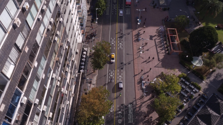 Vista aérea de 18 de Julio a la altura de la Plaza del Entrevero. Foto: IMM