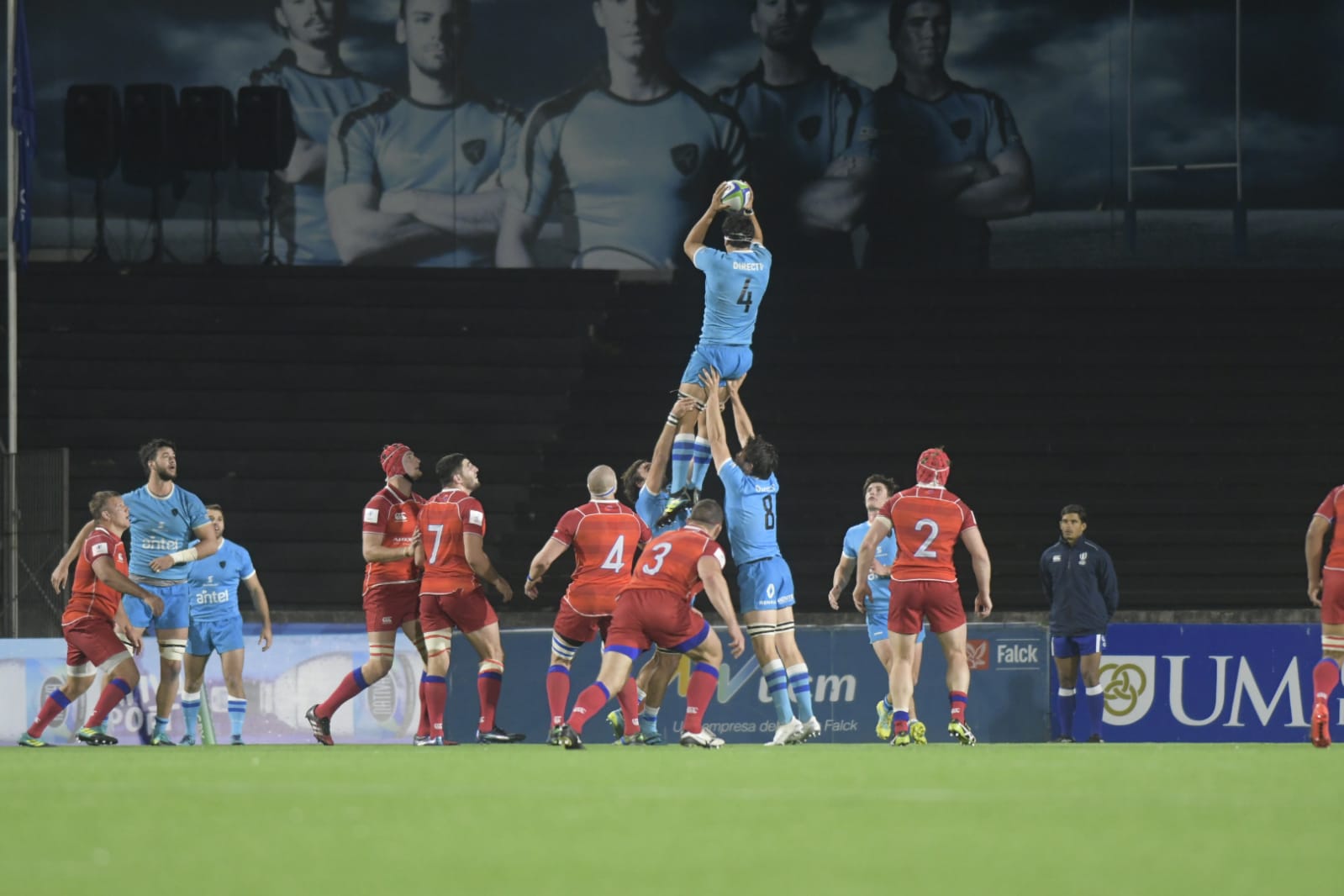 Uruguay frente a Rusia en el Estadio Charrúa.