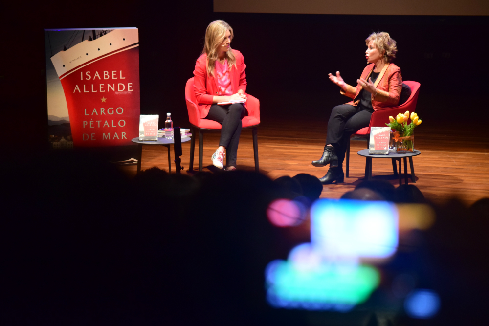 Isabel Allende en la presentación de "Largo pétalo de mar". Foto: Lorena Palavecino/PRH