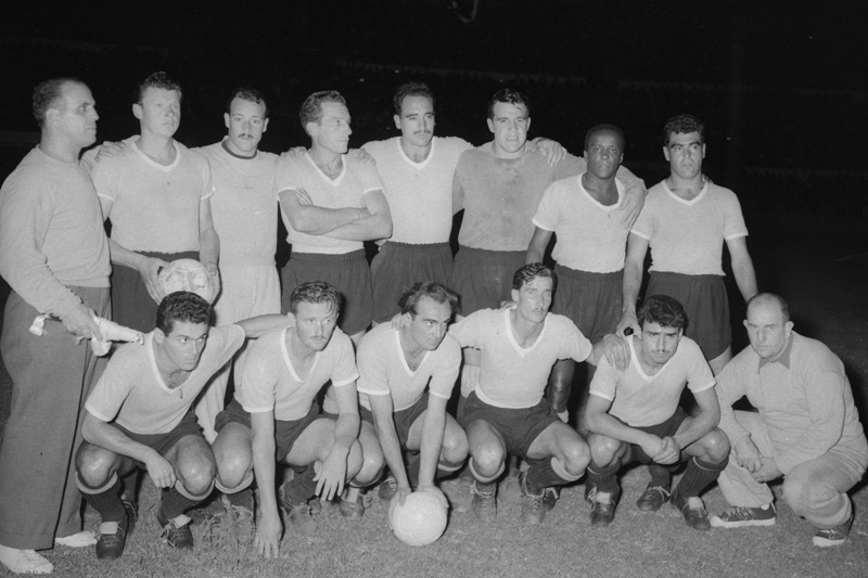 El equipo que salió a la cancha en la final.