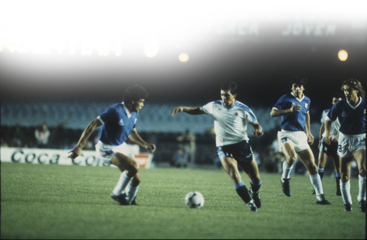 Ruben Sosa durante el encuentro con Argentina en Maracaná, por la ronda final de la Copa América 1989. Foto: archivo El País.