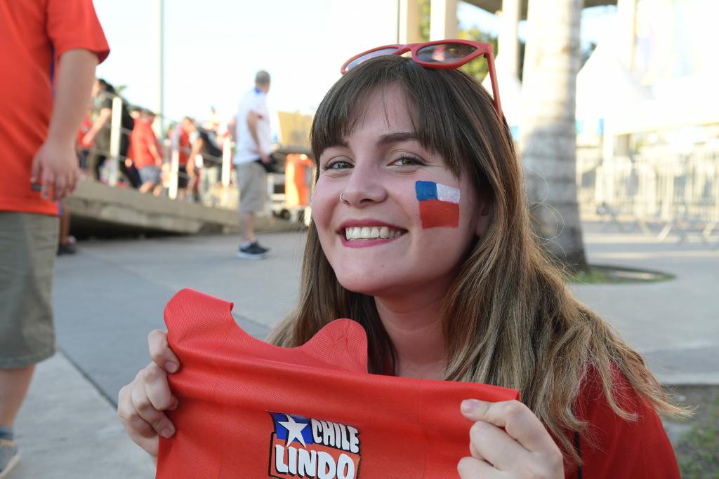 Hinchas de Uruguay y Chile en la Copa América 2019