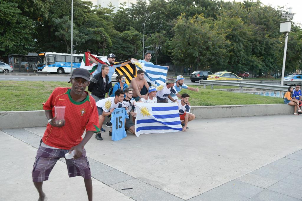 Hinchas de Uruguay y Chile en la Copa América 2019