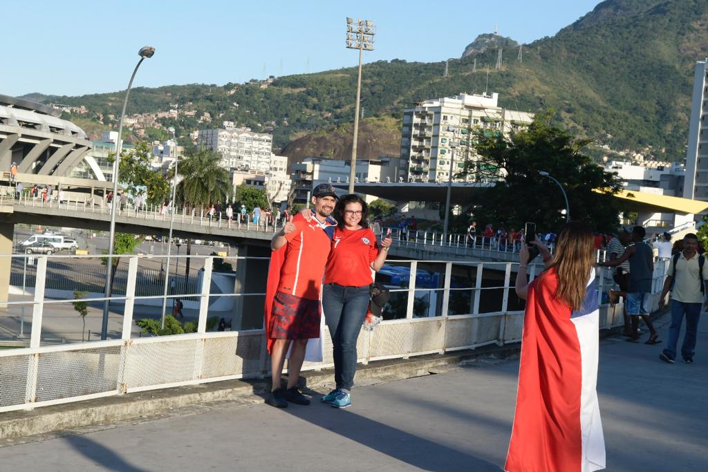 Hinchas de Uruguay y Chile en la Copa América 2019