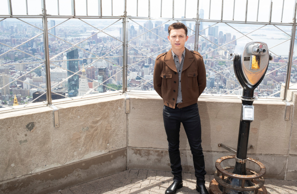 Tom Holland, promocionando Spiderman: lejos de casa, se encargó de encender las luces del Empire State