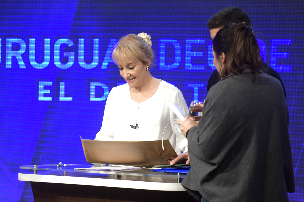 Carolina Cosse en el debate electoral con Jorge Larrañaga. Foto: Marcelo Bonjour