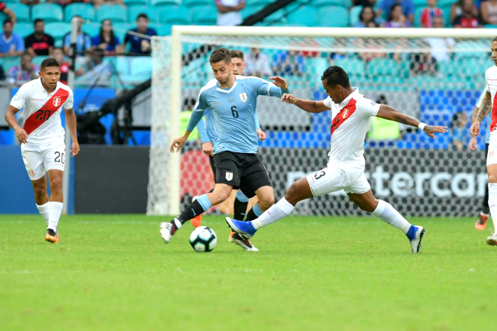 Rodrigo Bentancur en el Uruguay vs. Perú