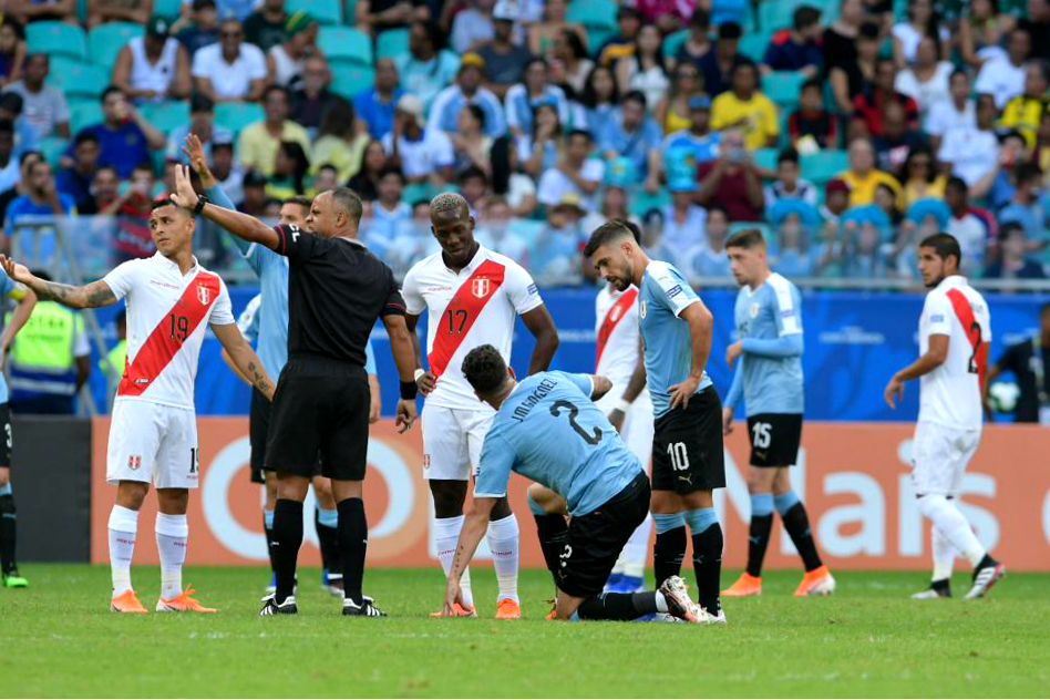 José María Giménez en el Uruguay vs. Perú