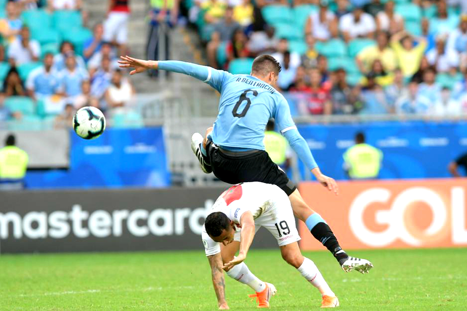 Rodrigo Bentancur en el Uruguay vs. Perú