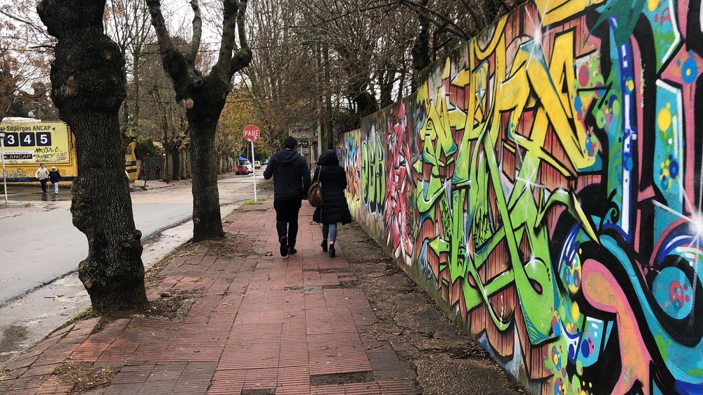 Oscar Andrade y su pareja en las elecciones. Foto: Mariana Malek