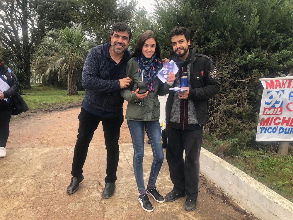 Oscar Andrade y sus hermanos en el día de las elecciones. Foto: Mariana Malek