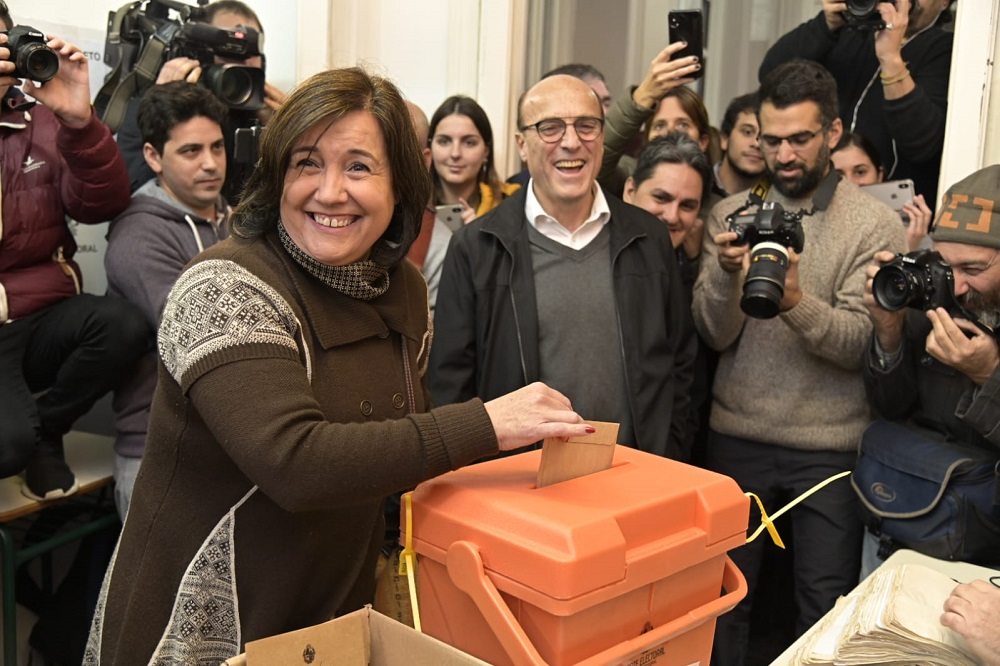 Daniel Martínez y su esposa en las elecciones internas. Foto: Leonardo Mainé