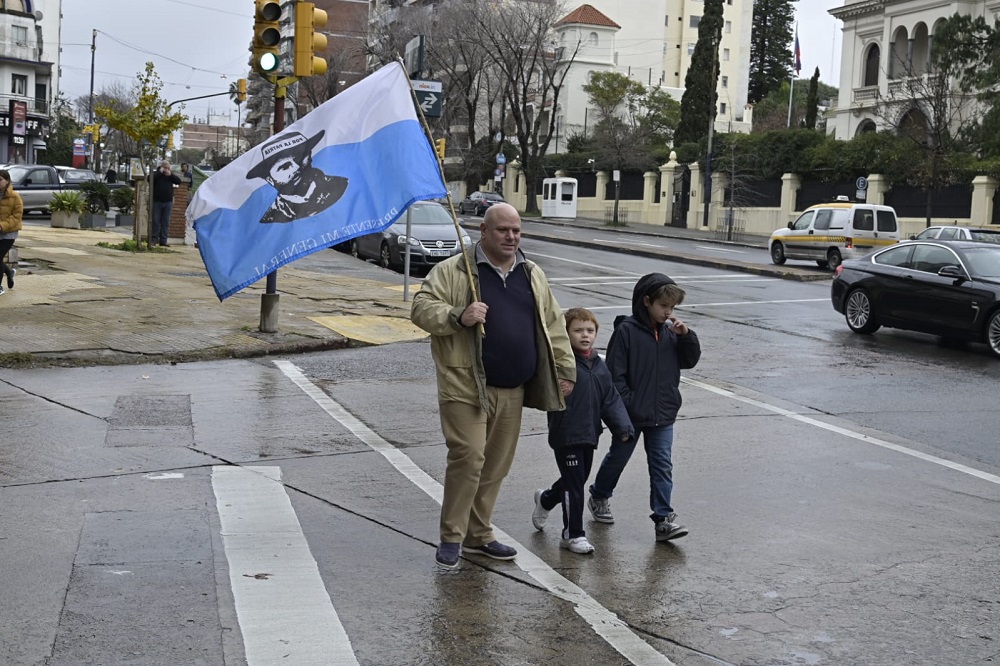 Militantes blancos en las elecciones internas. Foto: Leonardo Mainé