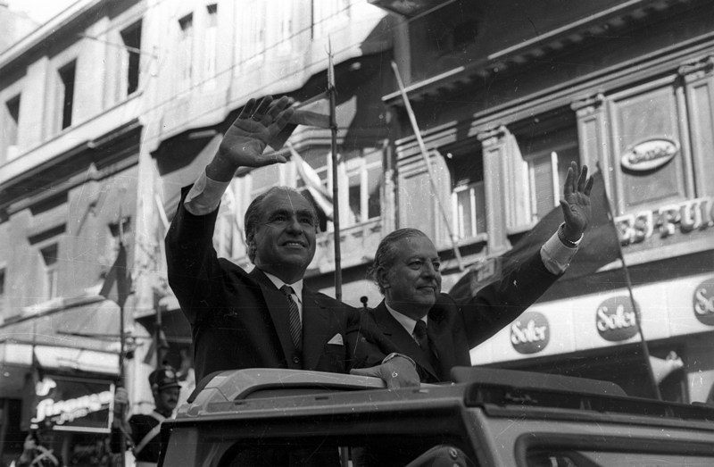 Julio María Sanguinetti, al ganar las elecciones en 1984, junto a Enrique Tarigo. Foto: archivo El País.