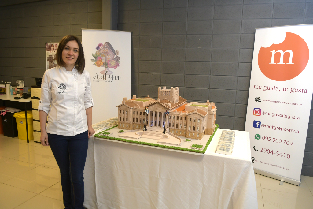 Maqueta a escala del Palacio Legislativo construida con galletitas. Foto: Marcelo Bonjour
