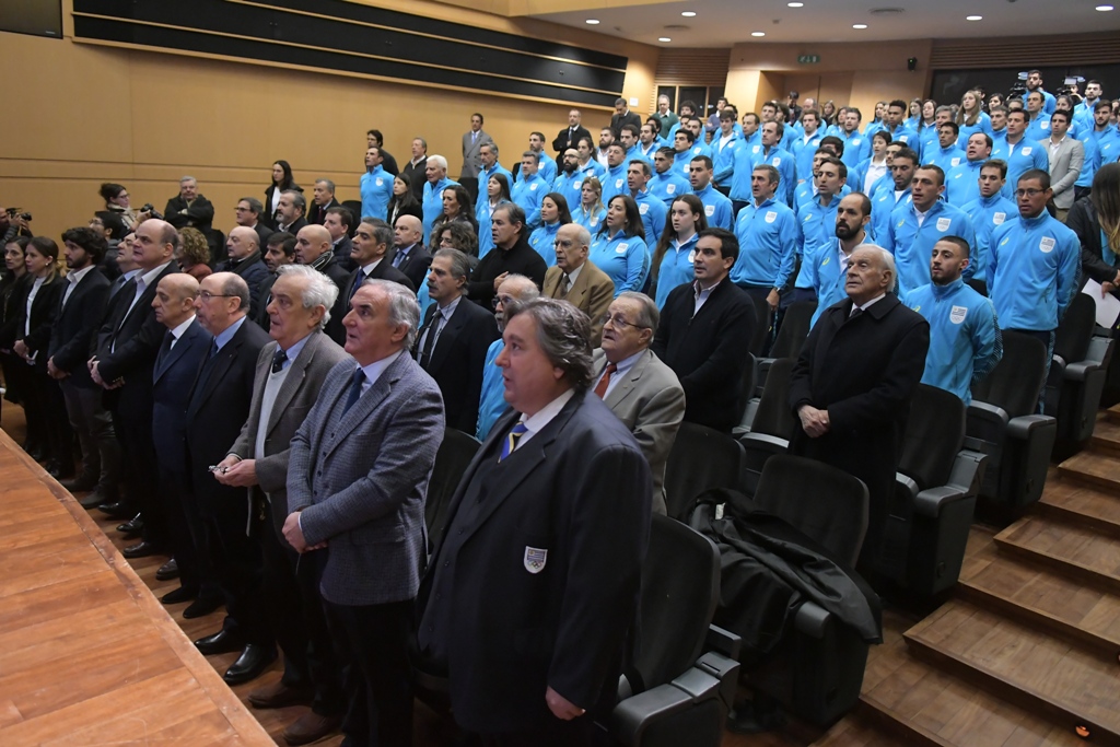 Entrega del Pabellón Nacional a la delegación uruguaya de los Juegos Panamericanos. Foto: Francisco Flores.