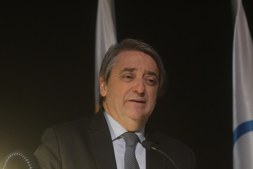 Entrega del Pabellón Nacional a la delegación uruguaya de los Juegos Panamericanos. Foto: Francisco Flores.