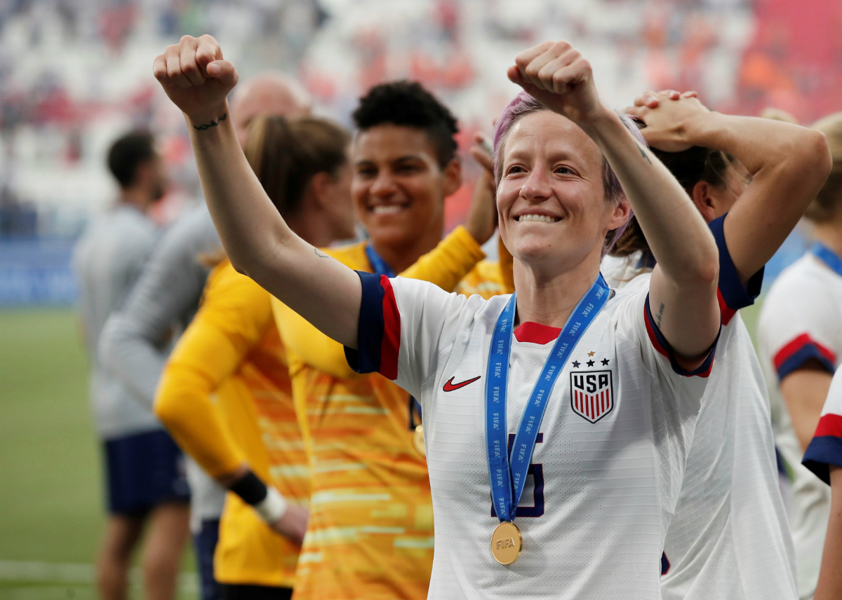 Megan Rapinoe con la medalla de campeona. Foto: Reuters.
