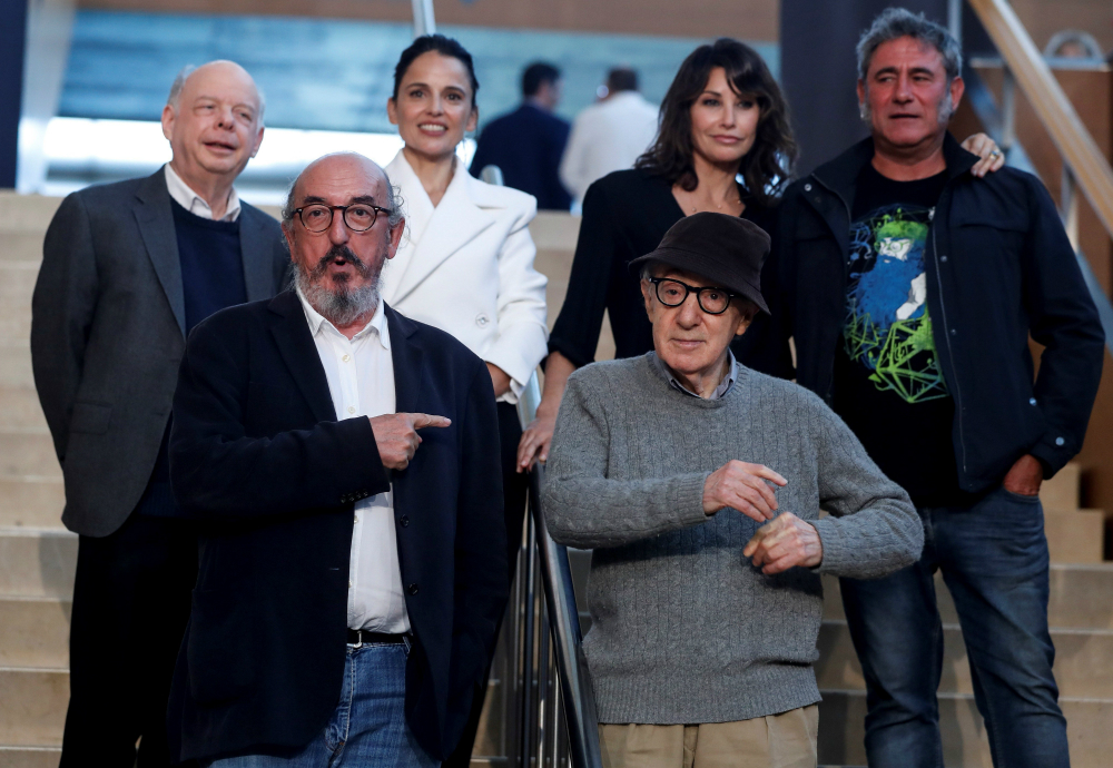 Woody Allen, Jaume Roures, Elena Anaya, Wally Shawn, Gina Gershon y Sergi López. Foto: EFE