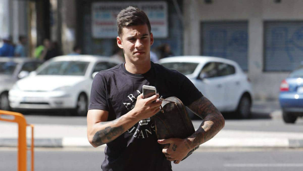 Santi Mina se despidió del plantel del Valencia y se marchó a Vigo