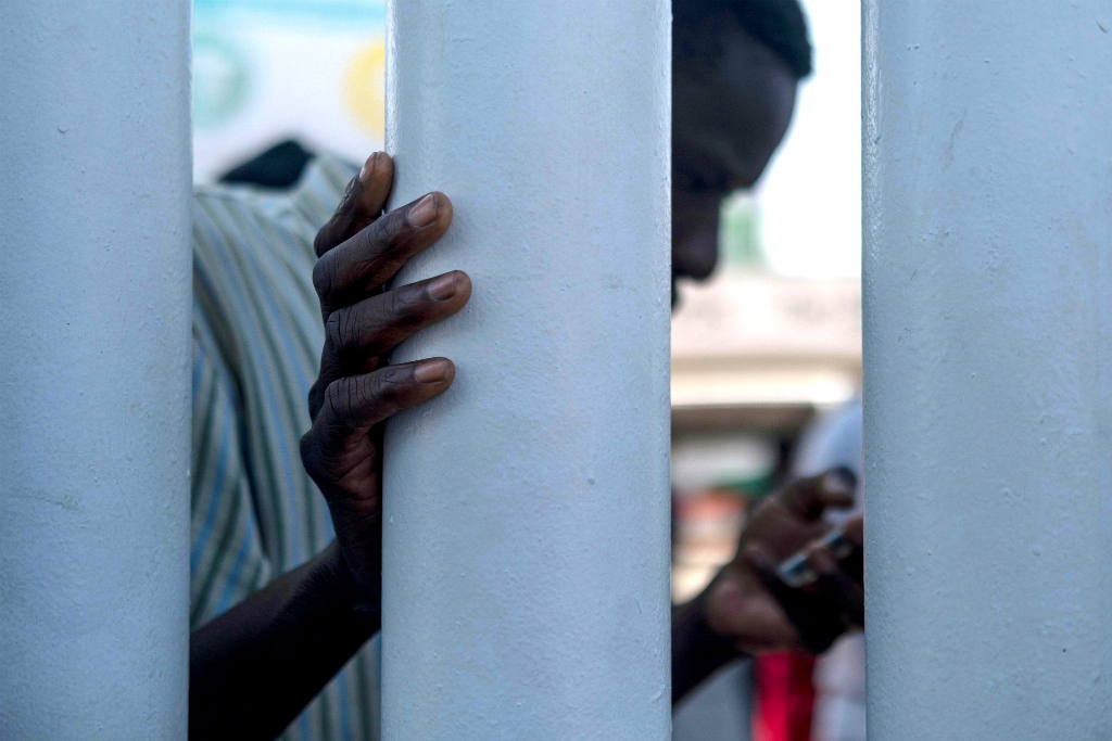 Inmigrante en la frontera entre México y Estados Unidos. Foto: AFP