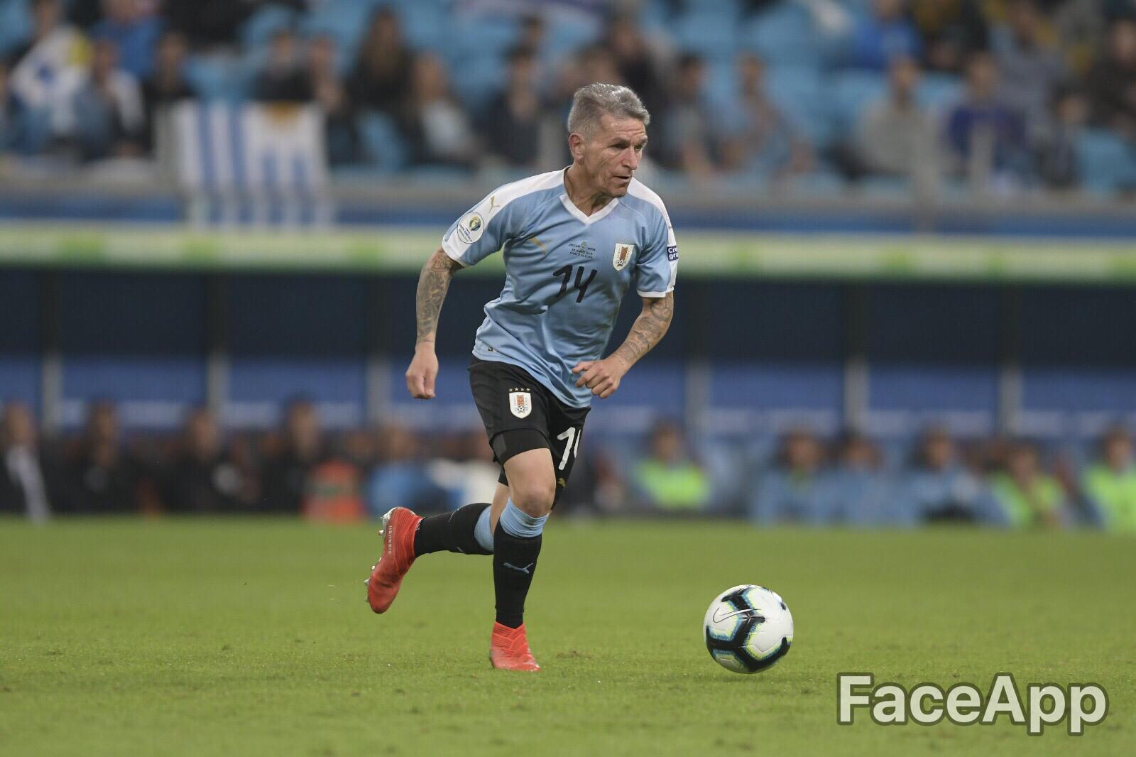 Así se ven los jugadores de Uruguay con el paso del tiempo en FaceApp. Imagen original: Archivo El País