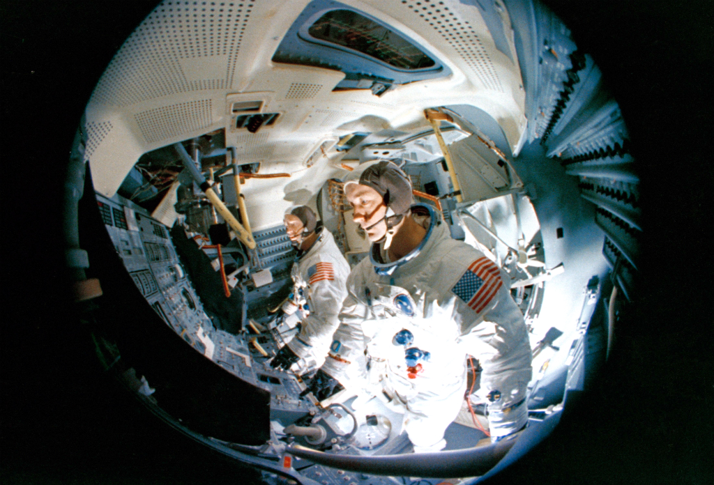 Interior del simulador del módulo lunar de Apolo 9. Foto: NASA