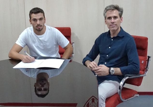 Gonzalo Bueno firmó con el Almería.