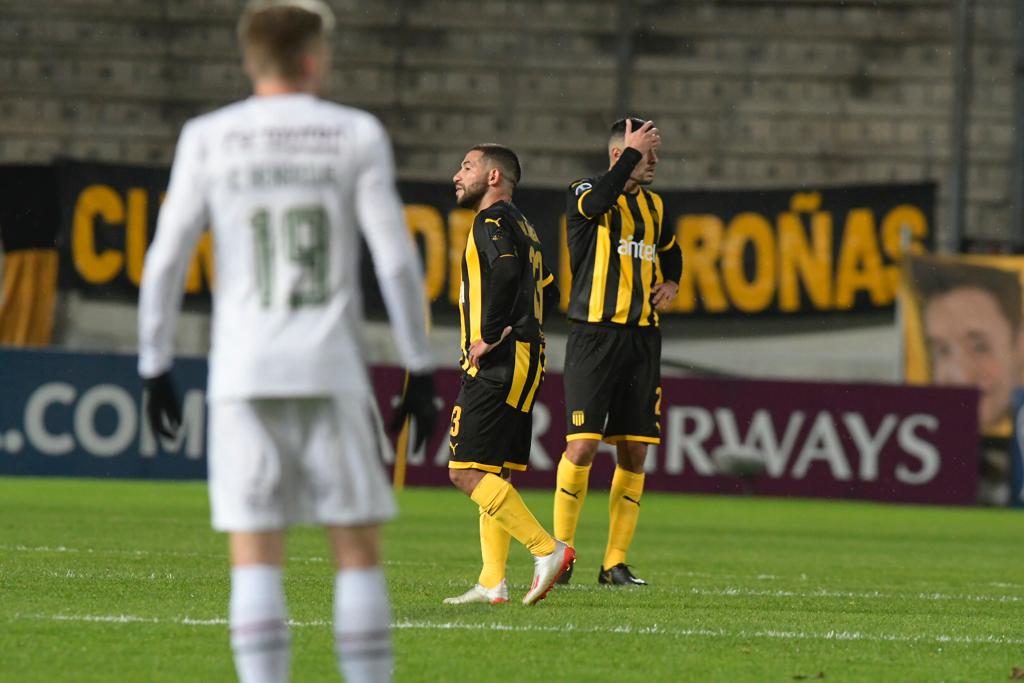 Peñarol vs Fluminense. Foto: Gerardo Pérez.