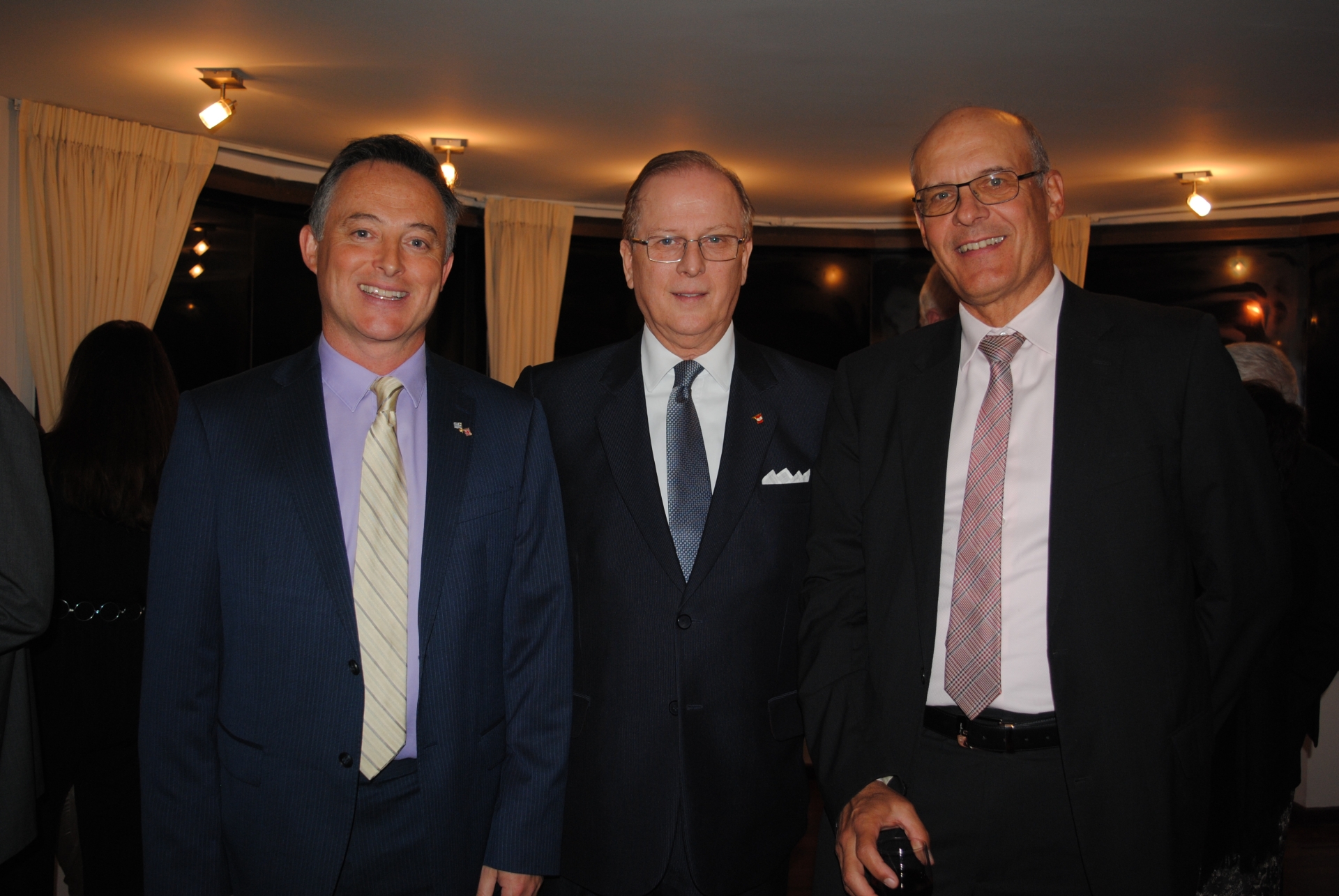 Embajador de Reino Unido Ian Duddy, Embajador de Perú Augusto Arzubiaga, Embajador de Suiza Martin Strub.