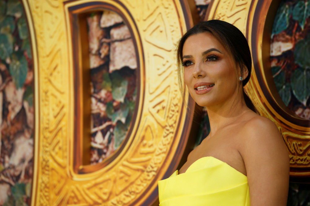 Eva Longoria no solo es una de las productoras de la película, también interpreta a la madre de Dora