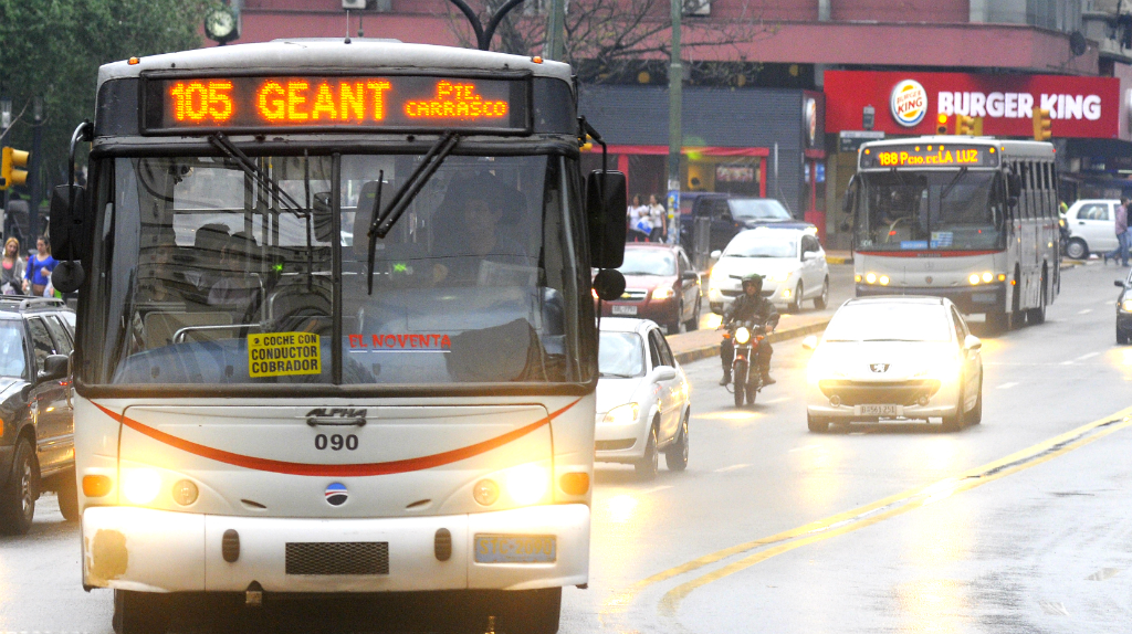 Ómnibus de la línea 105. Foto: Archivo El País