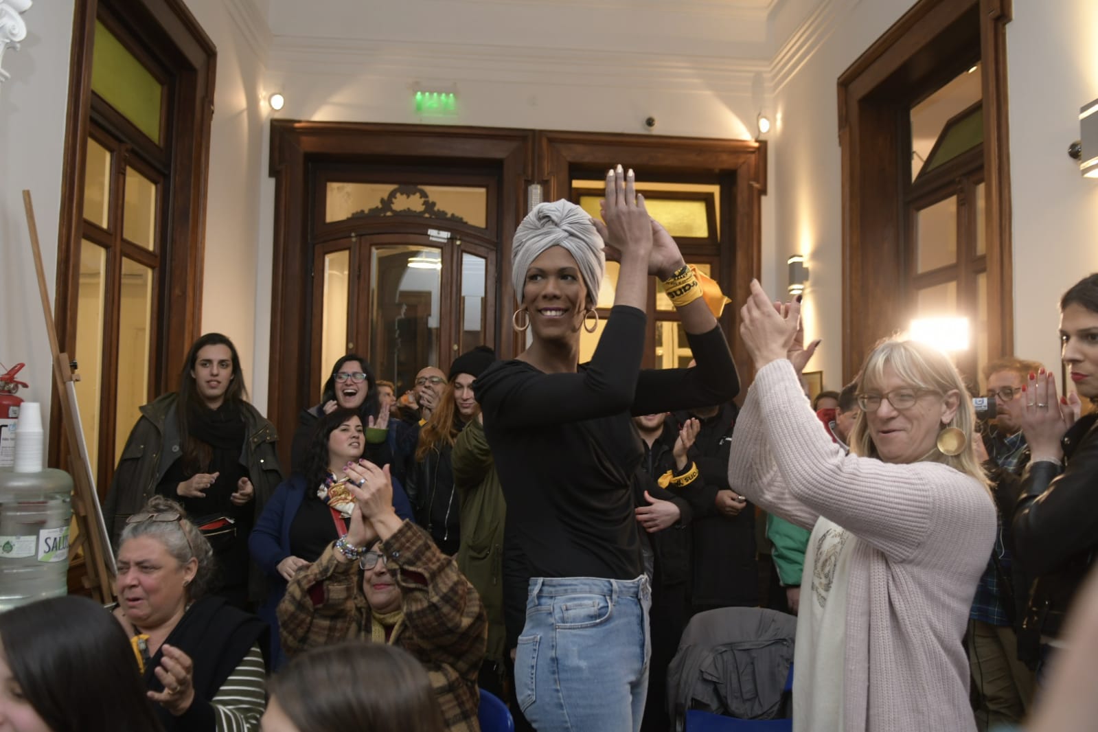 Integrantes del colectivo trans se reunieron este domingo en la Fundación Mario Benedetti. Foto: Marcelo Bonjour