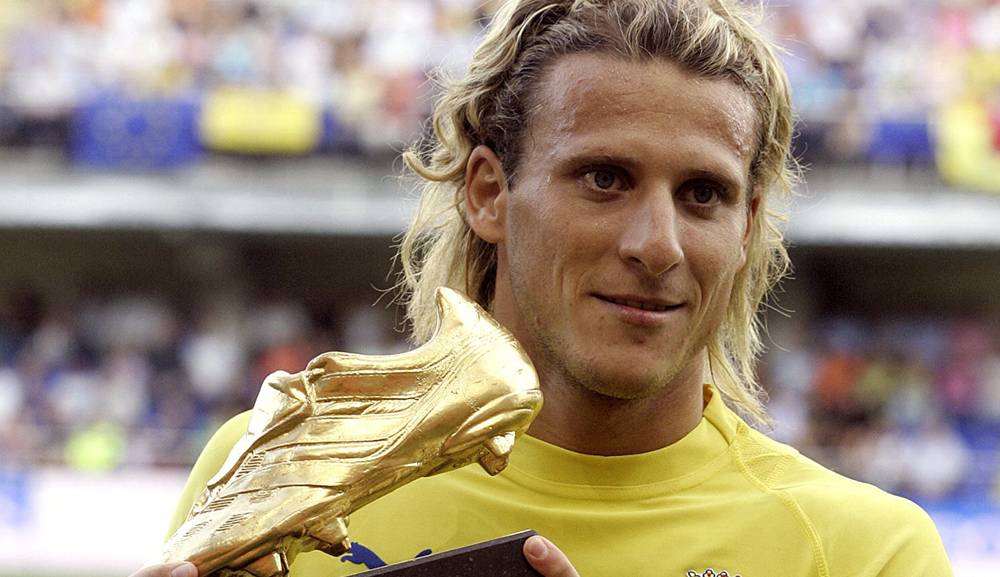 Sus goles llevaron a que pudiera alzar la Bota de Oro como máximo goleador de Europa en 2005.