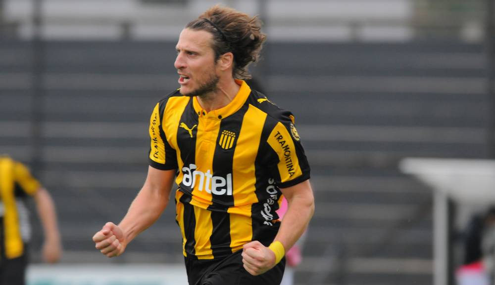 Forlán marcó 8 goles en 34 partidos con el plantel aurinegro.