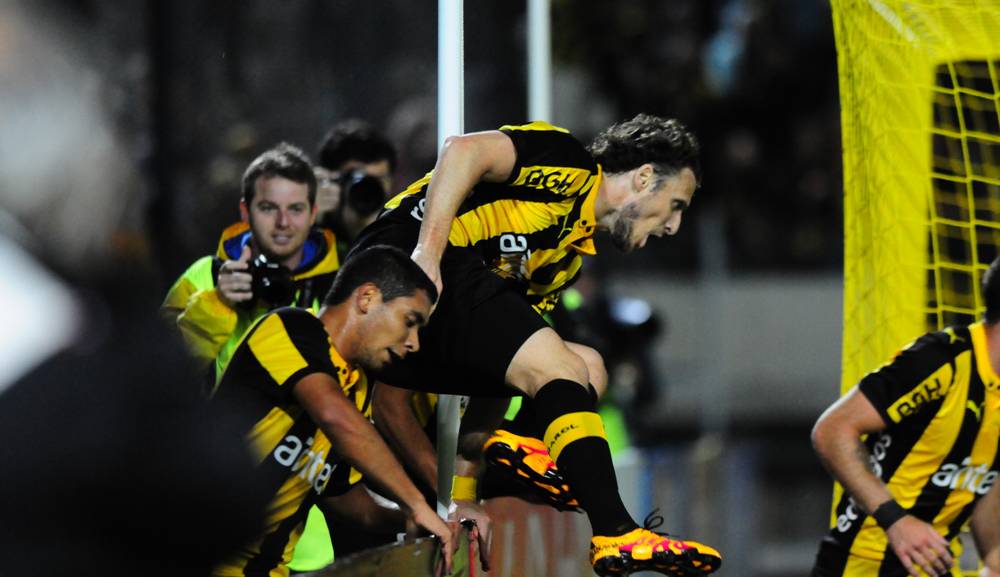 Quedó en la historia de Peñarol por haber anotado el primer gol en el Campeón del Siglo.
