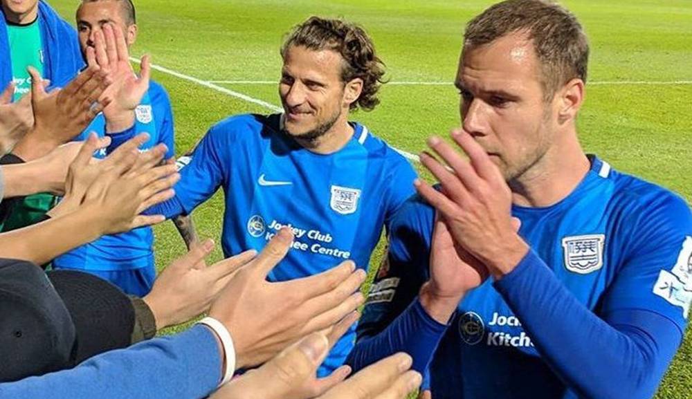 En el fútbol de Hong Kong marcó 6 goles en 14 partidos.