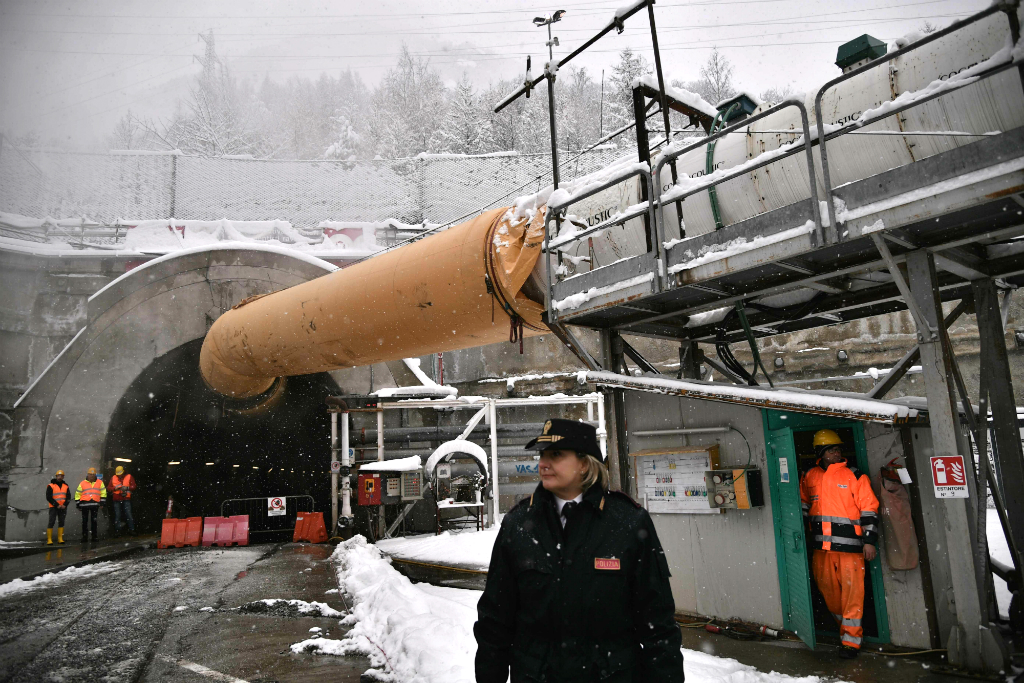 Trabajos de construcción de la línea del tren entre Francia e Italia que cruzará los Alpes. Foto: AFP