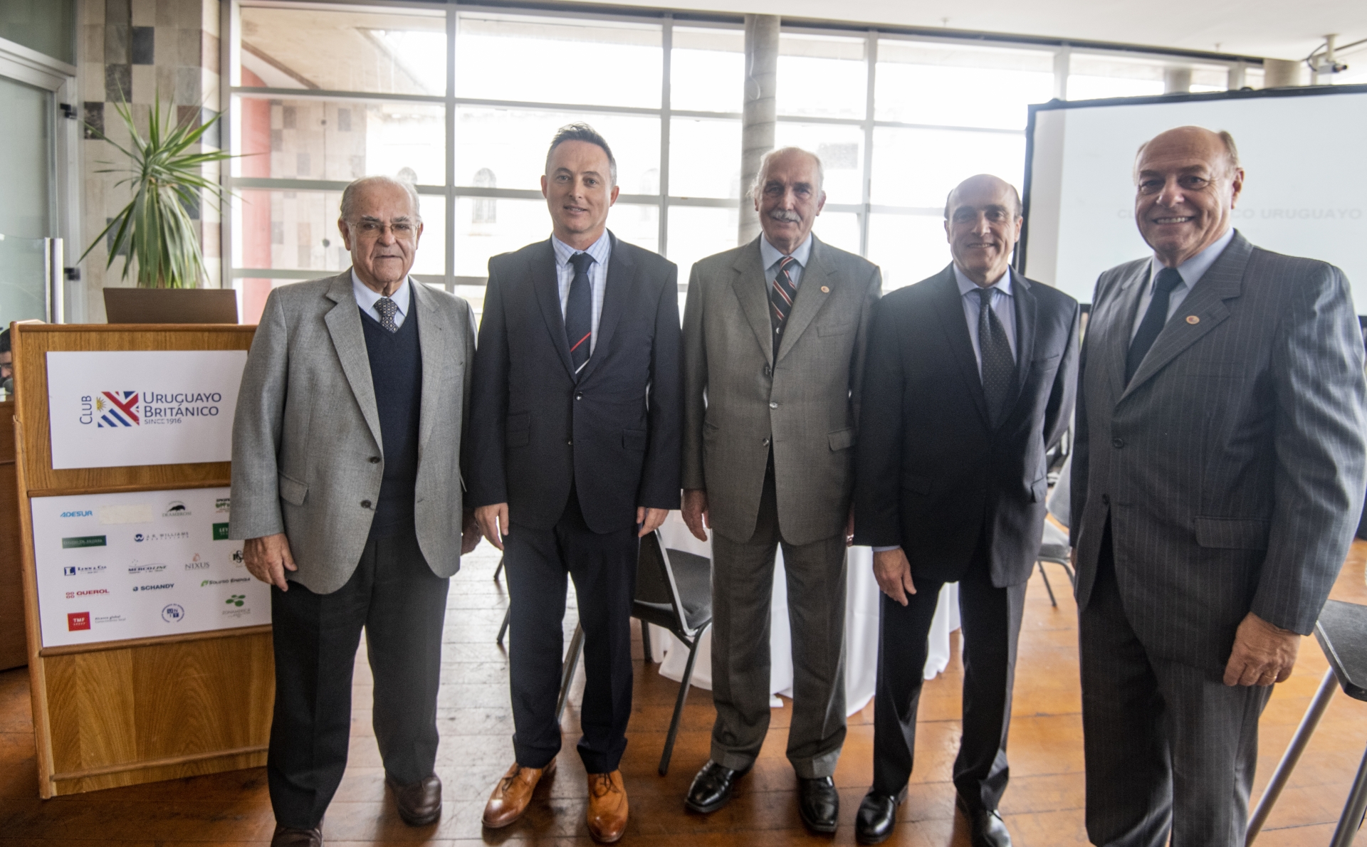 Americo Deambrosi, Embajador de Reino Unido Ian Duddy, Carlos Steneri, Daniel Martínez, Daniel Varese.