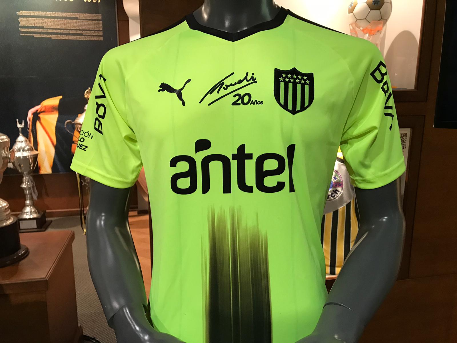 El homenaje que Peñarol colocará en su camiseta. Foto: Pablo Cupese.